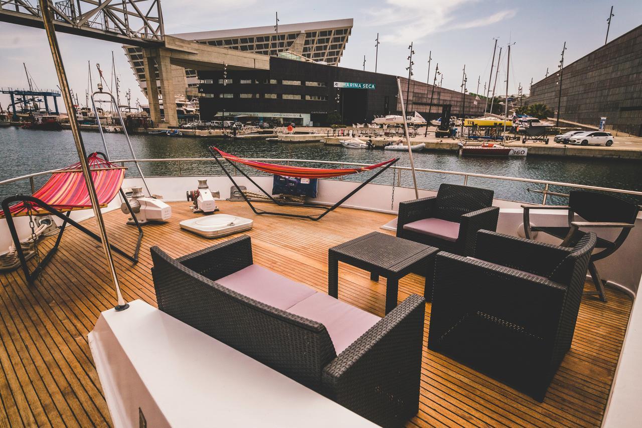 Motor Yacht Boatel Botel Barcellona