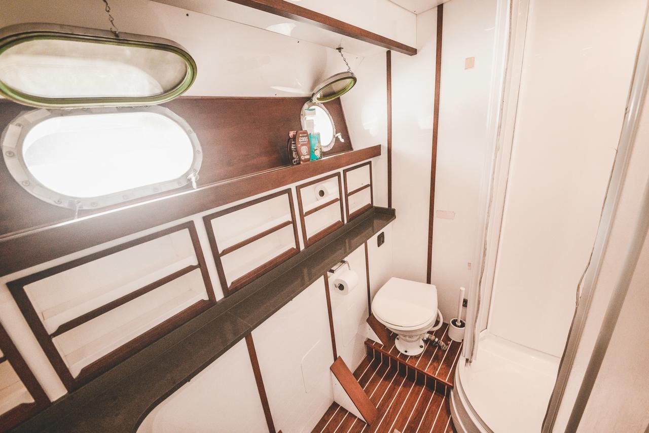 Motor Yacht Boatel Botel Barcellona